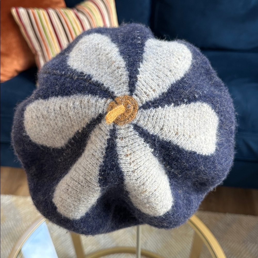 Anthropologie wool flower beret hat - Picture 2 of 6